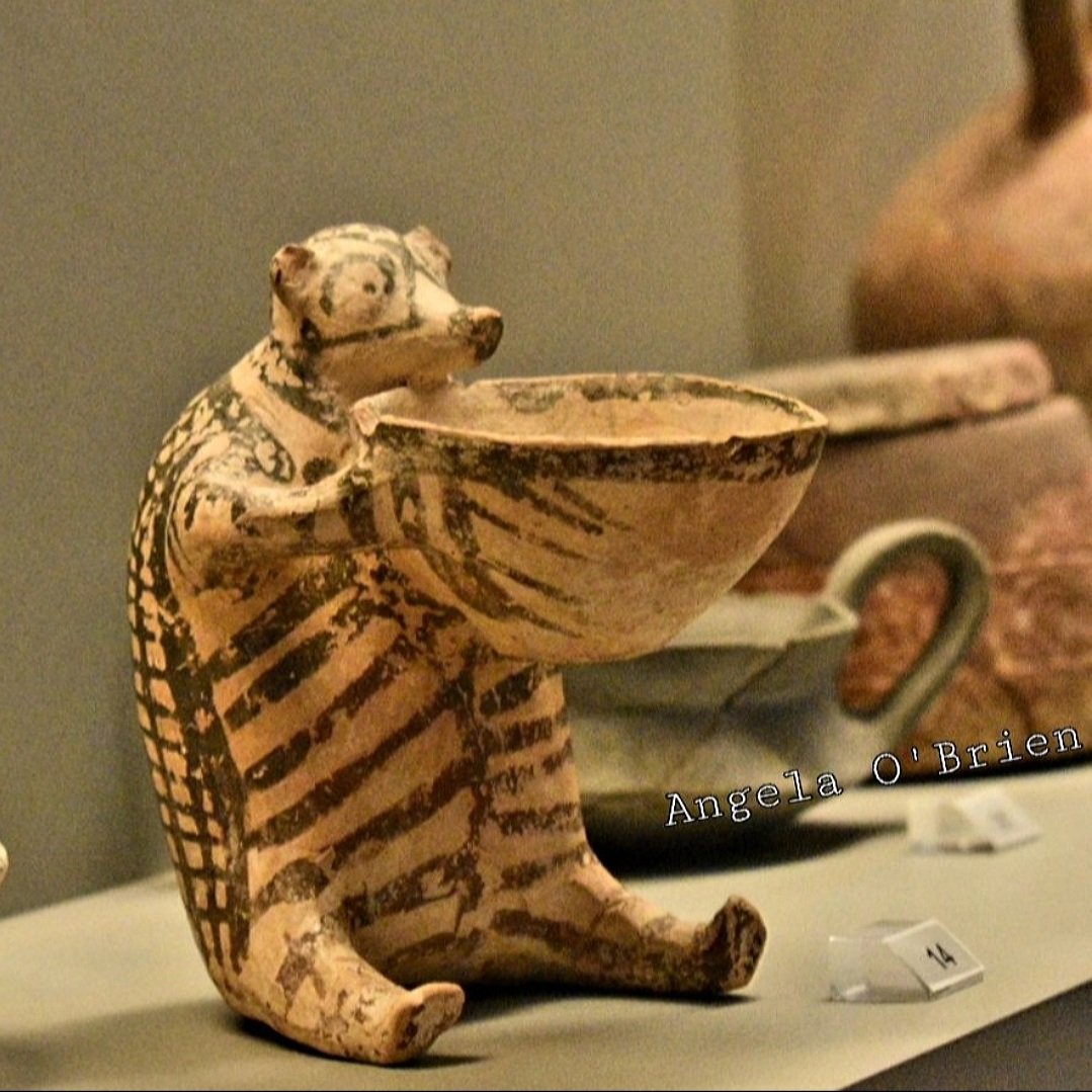 🦔 Ancient Cycladic hedgehog! This little guy is from Chalandriani, Syros, Greece. He dates to the Early Cycladic II period (2800-2300 BCE). National Archaeological Museum, Athens, Greece. 📷 My own.