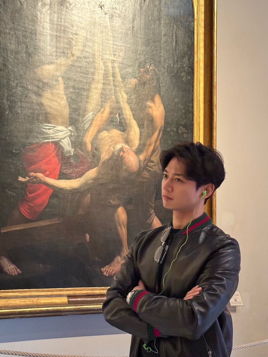 Choispoet_h's tweet photo. HES RIDICULOUSLY HANDSOME I FEEL SICK https://t.co/5QV6aV9zVs