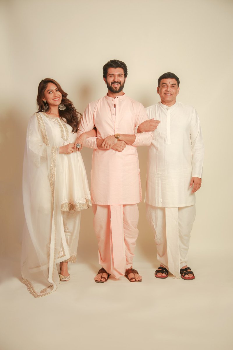 FilmviewTelugu's tweet photo. We are a happy Family ❤️
We will make you all super duper happy from April 5th. 
#FamilyStar https://t.co/gYUqQlWWqY
