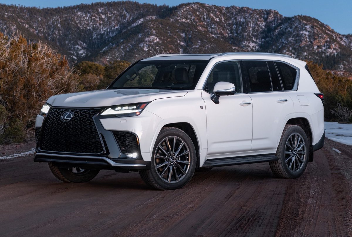 Pick one: Japanese rivals, both dropped V8s in favour of a new V6 twin turbo, 10 speed for the Lexus and 9 speed for the Infiniti. Top: Infiniti QX80 (Nissan) Bottom: Lexus LX 600 (Toyota)