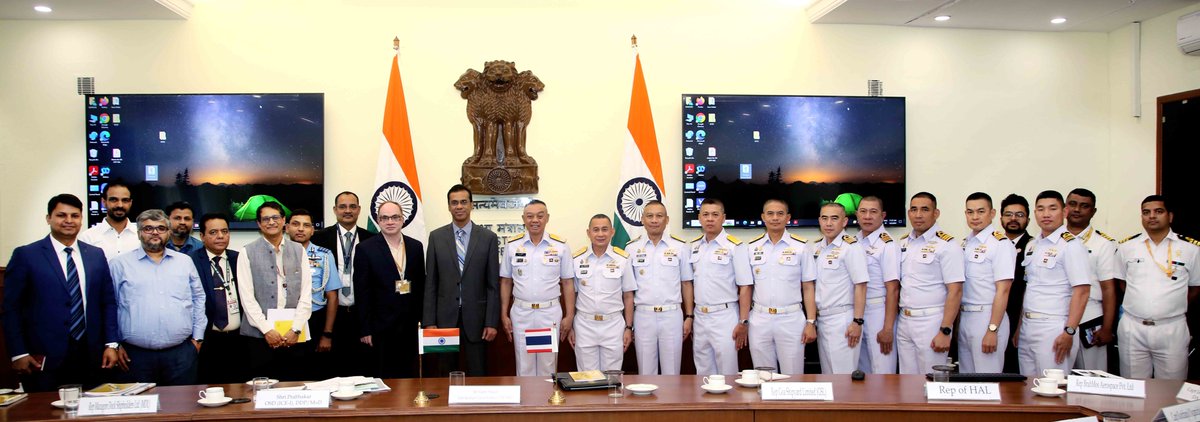 Joint Secretary (Naval Systems), Department of @DefProdnIndia, #MoD Shri Rajeev Prakash, today interacted w/ Commander-in-Chief of Royal Thailand Navy Adm Adoong Pan-Iam. (1/2) @rajnathsingh @HQ_IDS_India @giridhararamane @PIB_India @IndiainThailand @ThailandinIndia