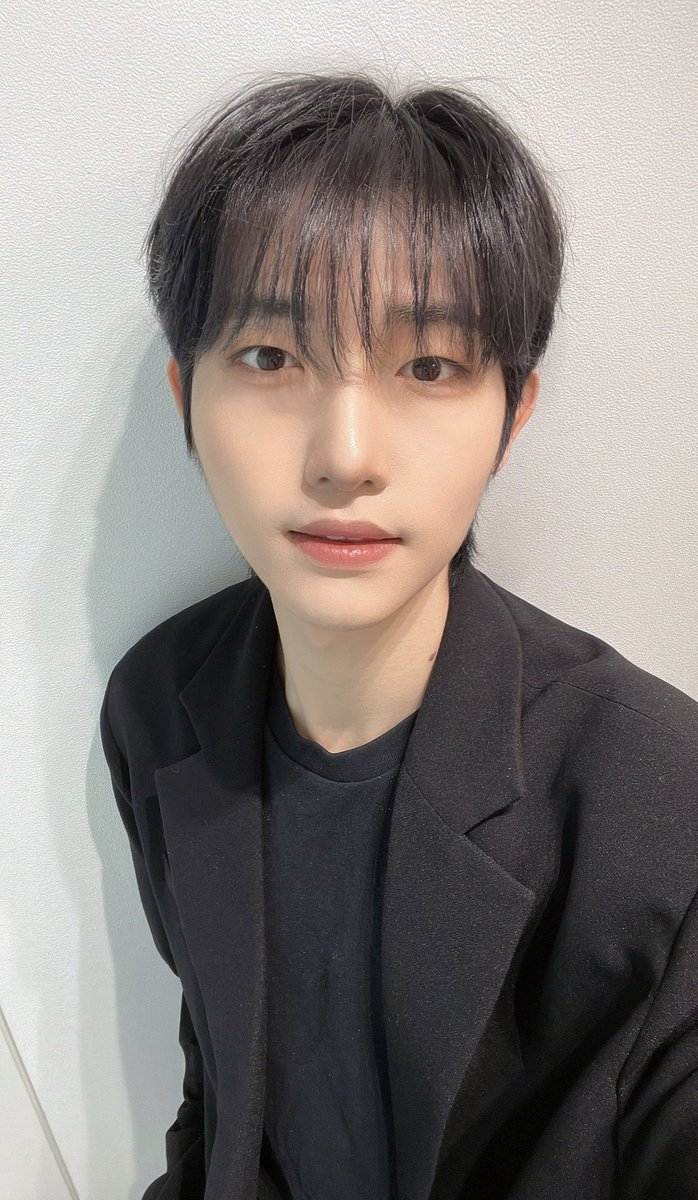 junetokki's tweet photo. 🐰🫧 231205 #DKZ #SEHYEON #SEHYEONBUBBLE

🐰: Y/n, since it’s really cold today, go and dress warmly and make sure to eat lunch too, let’s cheer up :-)
🐰: (picture) https://t.co/sXof8PzUmR