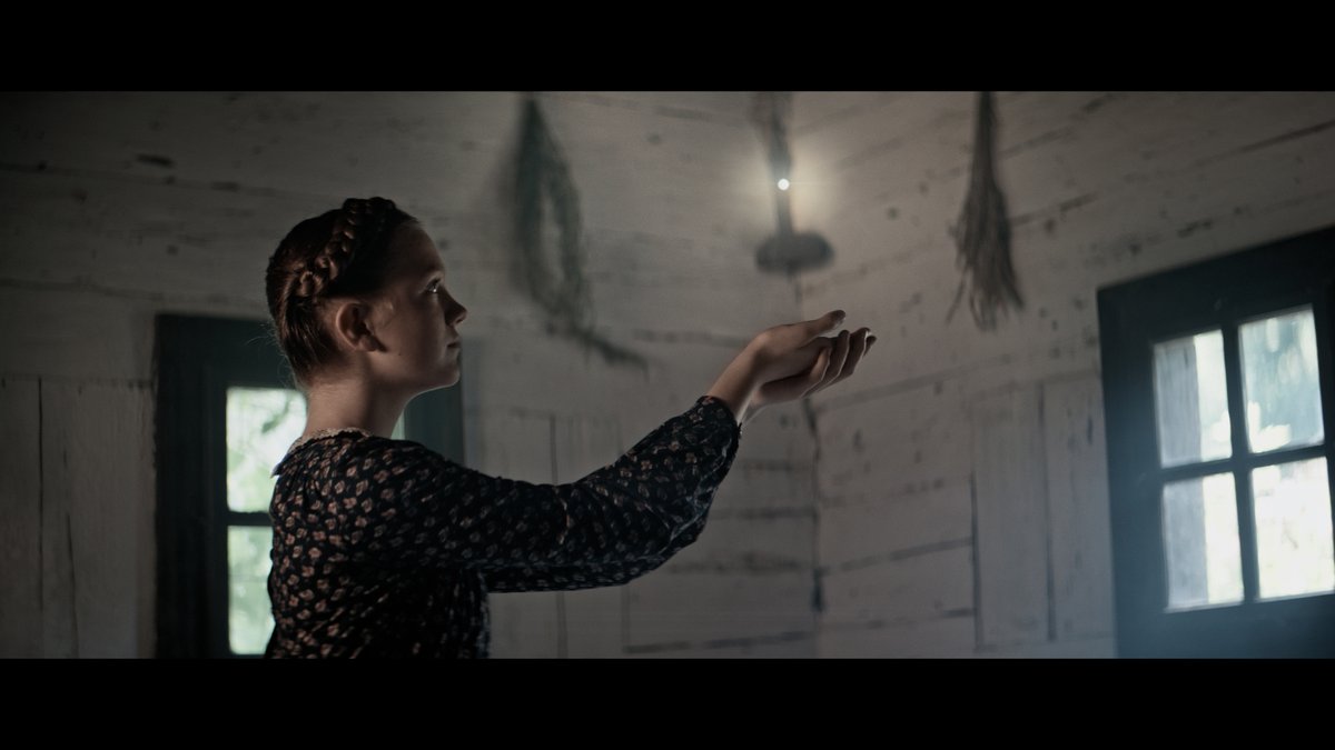 siposh's tweet photo. Magdalena je prejemala mistično obhajilo in nenavadno jed, ki je izgledala kot mana. Oboje je prejemala v zamaknjenju. #okronana #magdalenagornik #slovenija #dokumentarnifilm #studiosiposh https://t.co/I7WBtbgBhE
