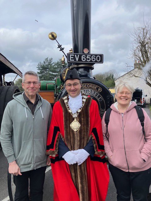 Great start to the new season for @BurrellMuseum with its opening steam up on Easter Sunday. Lovely to see the new exhibit, the last Burrell engine built on display. Lovely chat with Robert Reid visiting from Australia and old school friend Ian Riches and wife Juliet.