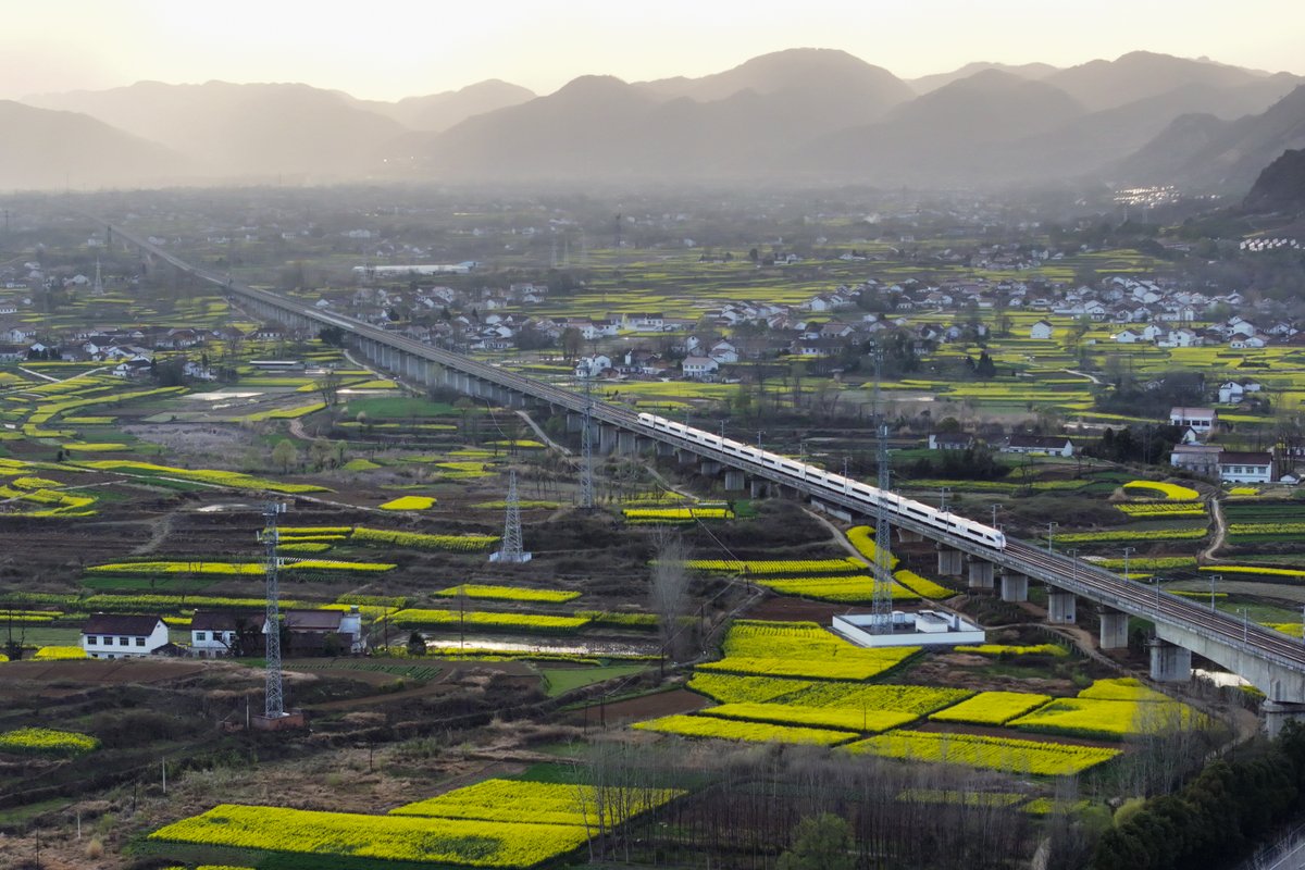 Enjoy the spring scenery of Chang'an Township in Pingli County of Ankang, northwest China's Shaanxi Province. #flyoverchina #spring