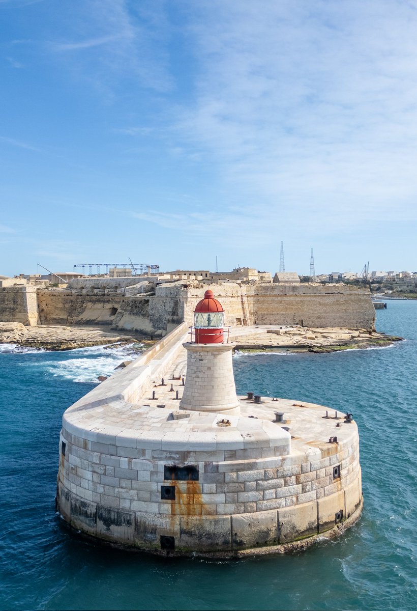 Ricasoli Lighthouse (Grand Harbour East Breakwater), Valletta, Malta. postcardsfromamancunian.blogspot.com/2024/03/life-d… #travelblogger #photography #travelbloggers #travelphotography #Valletta #visitMalta #Wanderlust #Malta #lighthouse #lighthouses