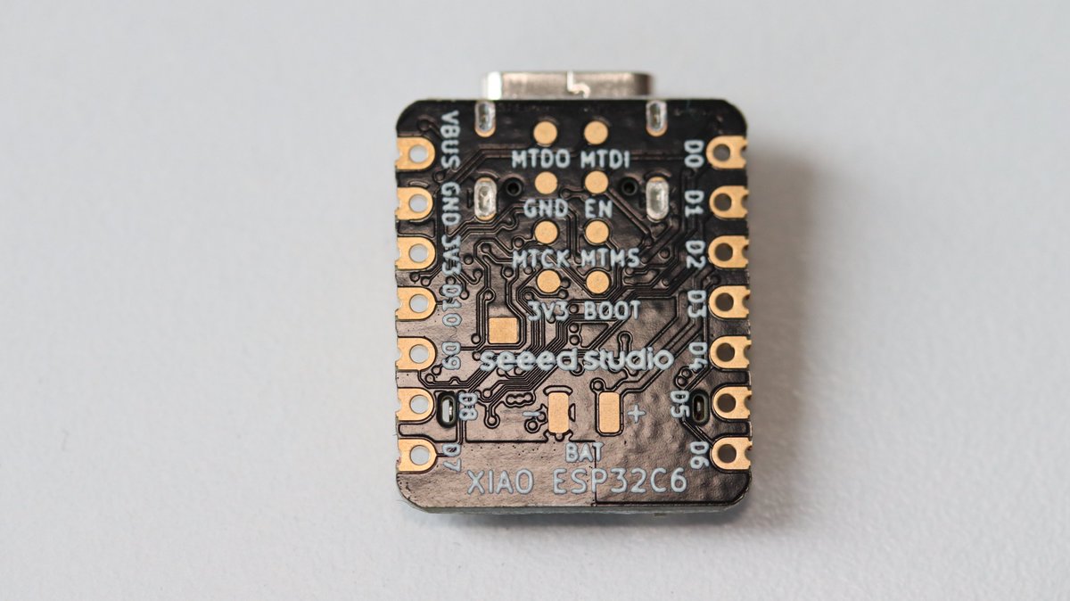🥇 This is one of the first XIAO ESP32C6 modules from @seeedstudio 
⭐ It features 2.4 GHz Wi-Fi 6 + Bluetooth 5 (LE) + Thread/Zigbee SoC and 32-bit RISC-V microcontroller
#RISCV #opensource #IoT #esp32c6