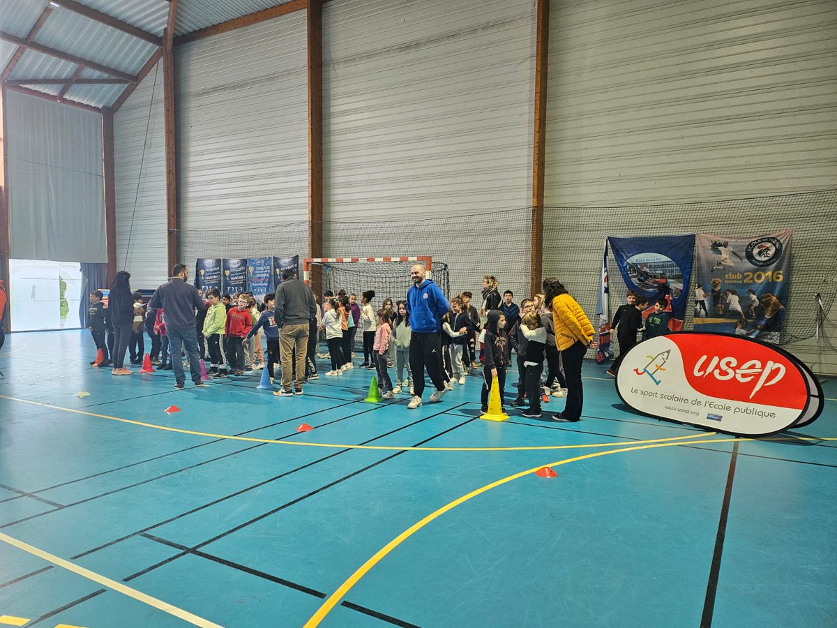 usep_79's tweet photo. Sous l'oeil attentif des #phryges, la #SOP2024 débute en Deux-Sèvres !
🏀 Le basket est à l'honneur à St Symphorien.

@usepnationale @DSDEN79 @acpoitiers @ffbasketball https://t.co/KObZ1yNkJy