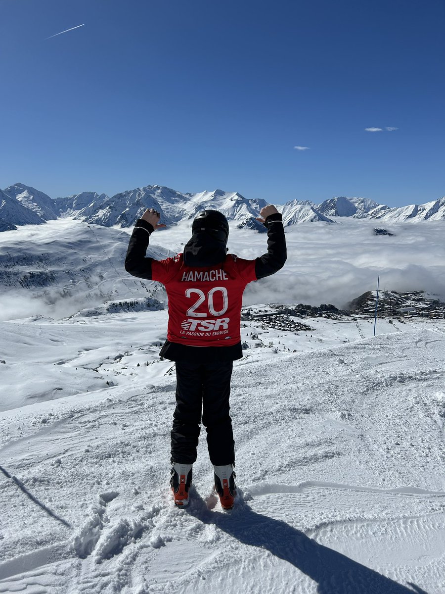 VAFC's tweet photo. VA jusqu’au bout du monde ! 🌎
Merci pour toutes ces photos de vous, portant fièrement nos couleurs aux 4 coins du globe avant #OLVAFC 😍
On commence avec Louis et Paul qui soutiendront VA de New York 🇺🇸 et de Vence 🗻
#ObjectifFinale #VAneRenonceJamais https://t.co/7xfaRADOms