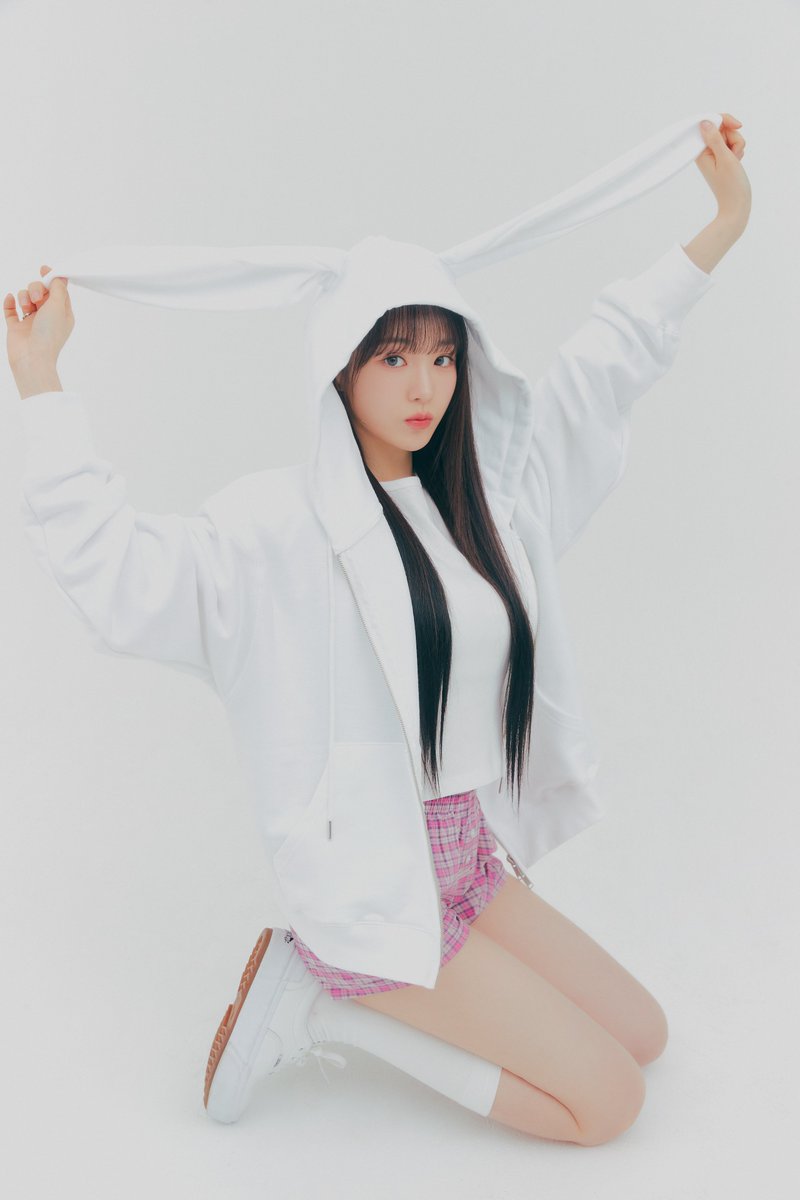 woo!ah! (우아!) 
2nd Digital Single [𝑩𝑳𝑼𝑺𝑯]

🌸SOLO CONCEPT PHOTO🌸

2024.04.08 MON 6PM [KST] 

#wooah #우아 #NANA #나나 
#BLUSH