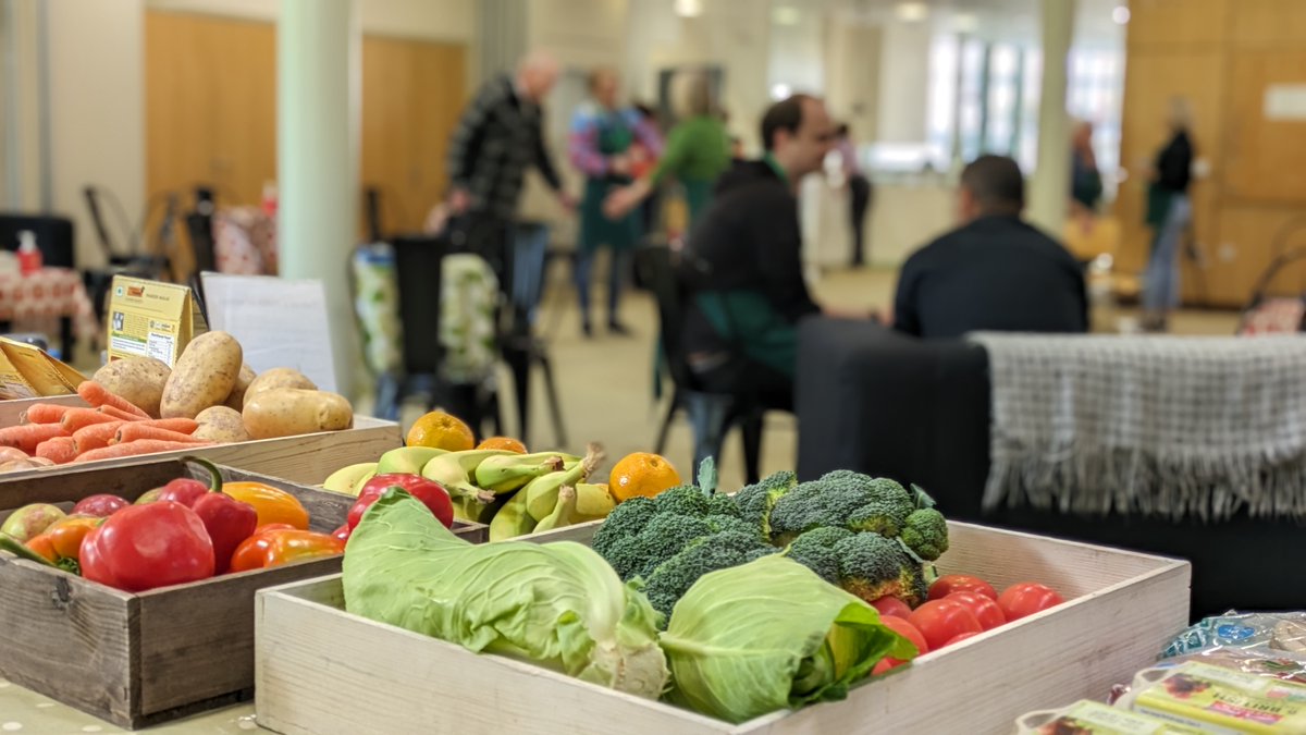 Did you know we have 6 foodbank welcome centres across Wandsworth borough? We're open every day of the week except Sunday, to make it as easy as possible for local people in hardship to access emergency help and longer-term advice and support 🧑‍🤝‍🧑 wandsworth.foodbank.org.uk/locations/