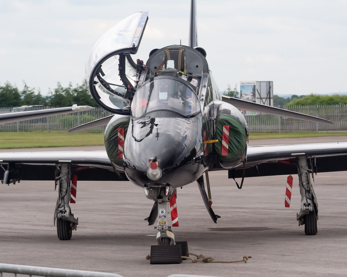 RAF Hawk

#royalairforce #baehawk #baesystemshawk #hawkt1 #aviation #aviationdaily #aviationphotography #aircraft #airshow #airtattoo #baehawk #fighterjet #liveforthestory #militaryaircraft #planespotting #photography #teamcanon #royalairforce