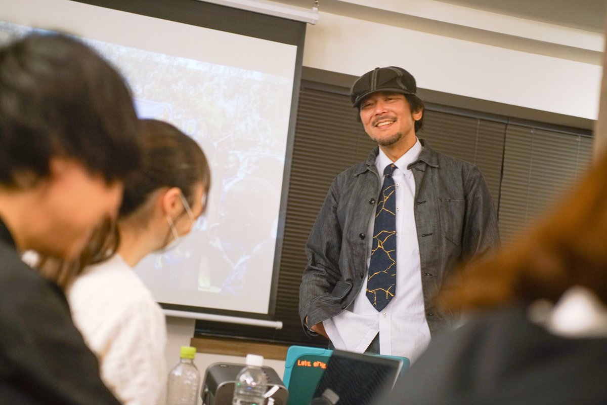 AgeCarry's tweet photo. 《イベント開催 be a hero!》
先日はなかよし学園の中村雄一さん（ @nakayoshigakuen ）に登壇いただき、自身が行う教育活動、国際協力についてのお話をしていただきました。

中村さんの持つ教育や支援に対する想いや、周りの人との関わり方、取り組みについてのお話から強烈な情熱を感じられました。 https://t.co/MxYQ4JrDhL