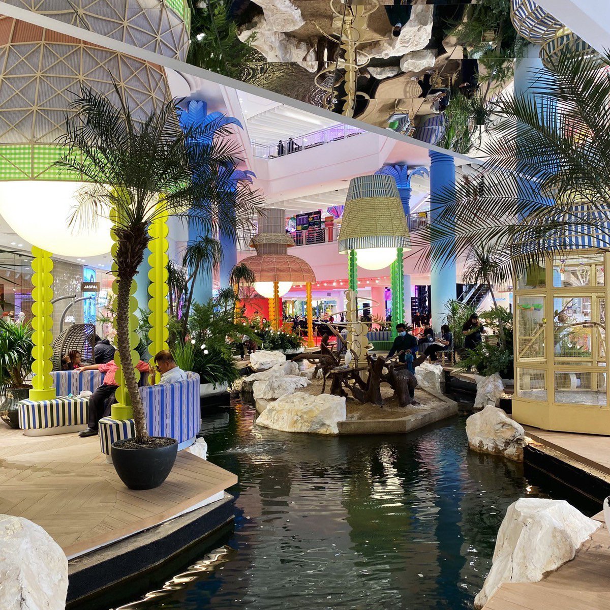 ในที่สุดเดอะมอลล์ไลฟ์สโตร์ บางแค โฉมใหม่ก็เปิดให้บริการอย่างเต็มรูปแบบแล้ว! มหานครแห่งใหม่ และแหล่งช้อปปิ้งสุดปังของชาวธนบุเรี่ยน ตอบโจทย์คนทุกเจเนอเรชั่นเลย พิเศษ 29 มี.ค - 21 เม.ย นี้มีโปรโมชันจัดเต็มด้วย
#ตัวท็อปชอปเดอะมอลล์
#TheMallLifestoreBangkae
#AHappyPlaceToLiveLife