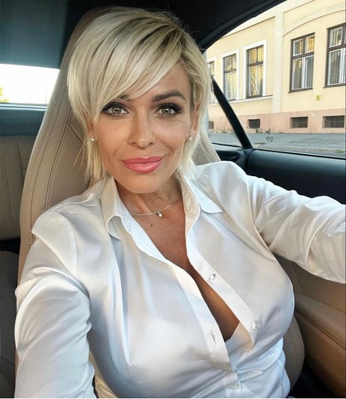 datemature.org Hi, I'm an independent and confident single woman. I am looking for a partner who values intellectual conversations and appreciates my drive for success.