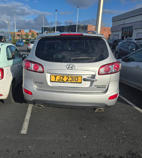 Because other drivers are much skinnier than this Hyundai driver. 📍 Lidl, Connswater