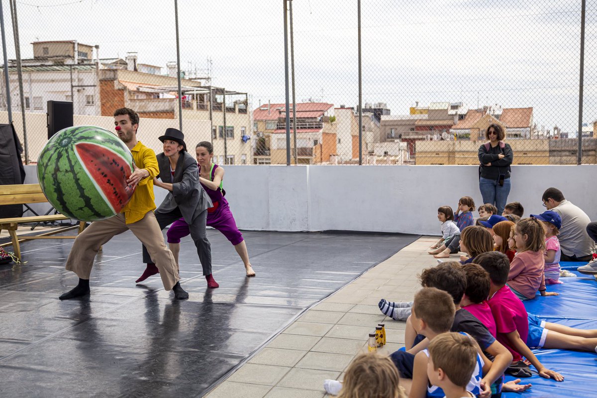 ✨ Teniu ganes d'un any més de #TerratsenCultura?

⚠️ Estigueu atentes i atents perquè ben aviat torna el festival que programa cultura a un espai gens convencional: Els terrats de la ciutat! 

🏙 Quants us convertireu en #GentdeTerrat aquest 2024?

 #Terrats2024 #Barcelona
