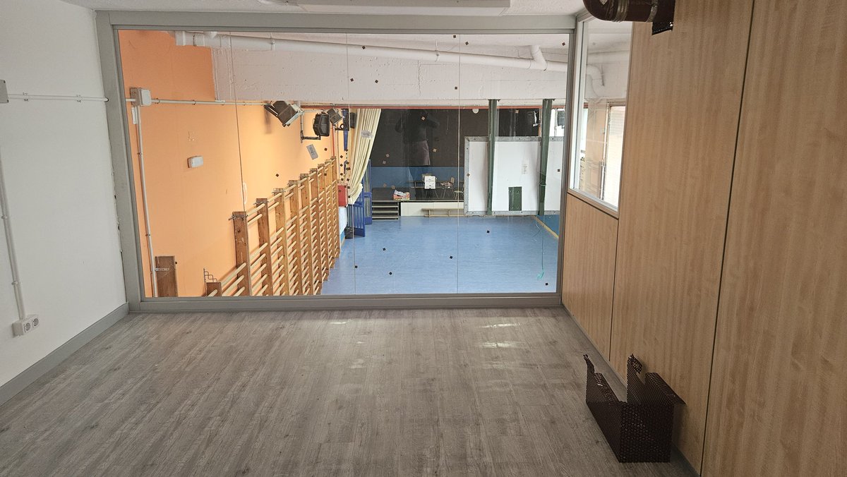 SJBautistaCLin's tweet photo. 📻🎙Nuestro estudio de radio va cogiendo forma. 🚧 Remodelación del altillo del gimnasio #sjbradio #sanjuanerosenlaonda #escuelapublica #conquistamosespacios https://t.co/qLXAIdUt5n