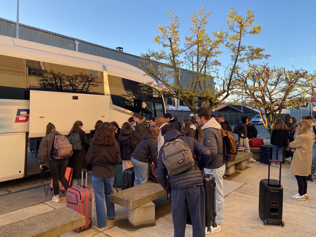 C’est le départ ! Miranda de Ebro, Burgos et Atapuerca attendent nos élèves de Section Euro et de spécialité LLCE Espagnol. Un séjour pour faire vivre la langue espagnole 🇪🇸 ⁦<a href="/DSDEN65/">IA-DASEN 65</a>⁩ ⁦<a href="/actoulouse/">Académie de Toulouse</a>⁩