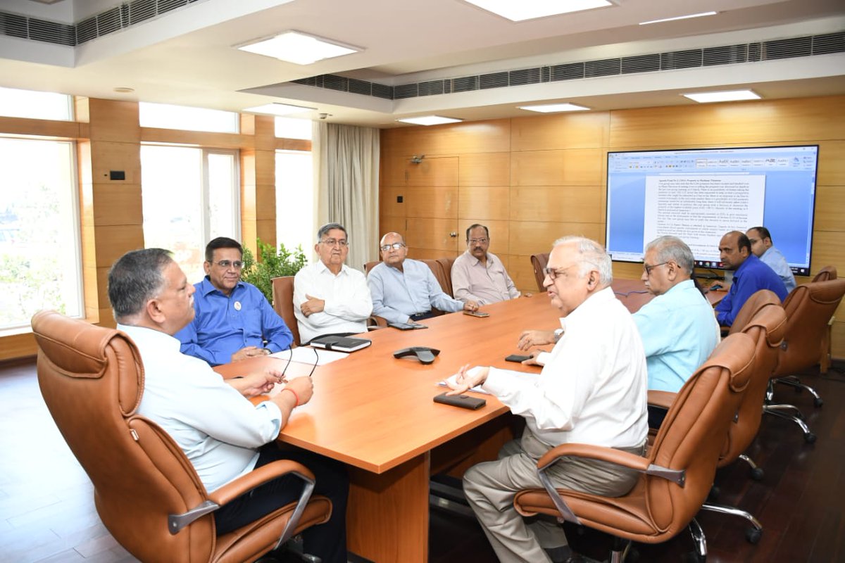 सम्बंधित विभागीय अधिकारियों की उपस्थिति में LMA की कार्यकारी समिति की बैठक कर महत्वपूर्ण दिशा निर्देश दिए। #UttarPradesh