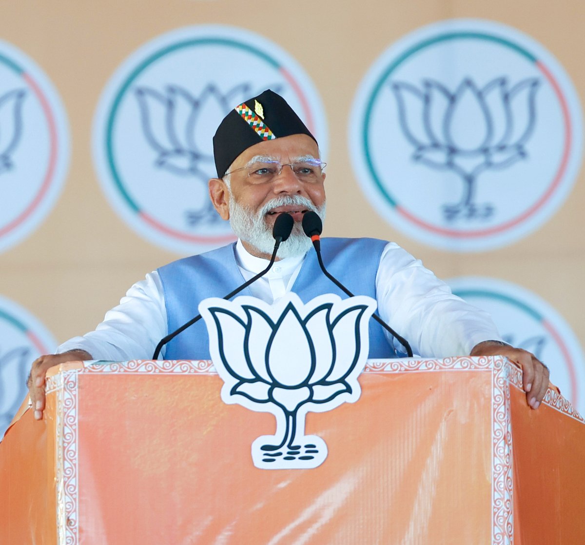narendramodi's tweet photo. Thank you for the affection Rudrapur! https://t.co/jP0Nywp7MZ