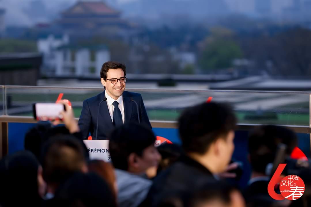 dialogueCHN_FRA's tweet photo. Le 1er avril, la cérémonie d’ouverture du 18e festival #Croisements a eu lieu à l’hôtel Mandarin Oriental Wangfujing de Beijing. Stéphane Séjourné, ministre français de l’Europe et des Affaires étrangères, était sur place pour inaugurer l’événement. https://t.co/7a364F2597