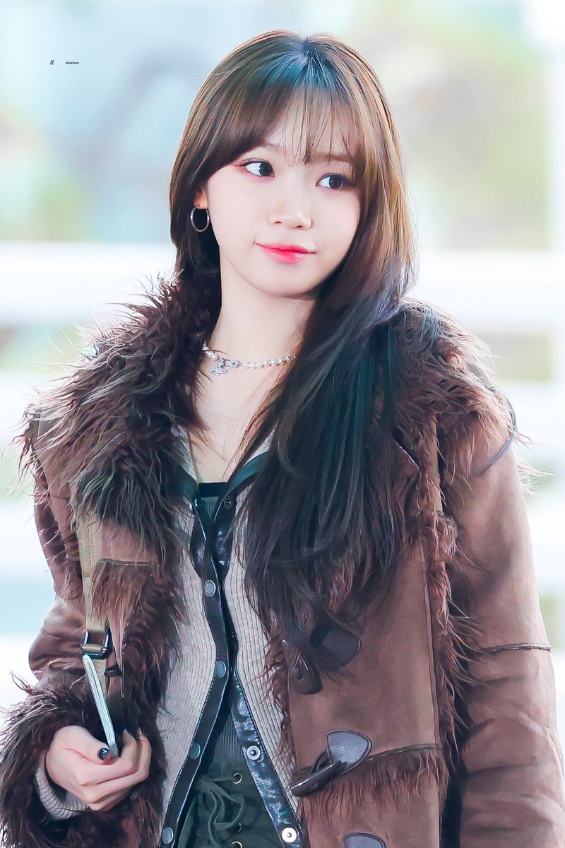 kimcw_ff's tweet photo. 240104 ICN
#LE_ESSERAFIM #르세라핌
#KIMCHAEWON #김채원 https://t.co/u2mRQqQZ4K