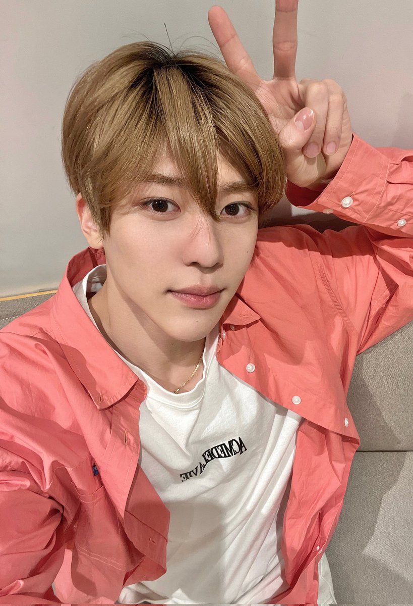 neoweverse's tweet photo. [240330] #NCTWISH #SION
9:20PM KST

- today's song recommendation 🤞🏻😙 https://t.co/8j04zoexTM