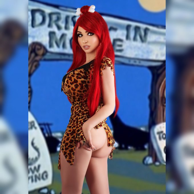 Throwback to Pebbles.  Which characters would you like to see this year from me? 🤔 https://t.co/gLpQ