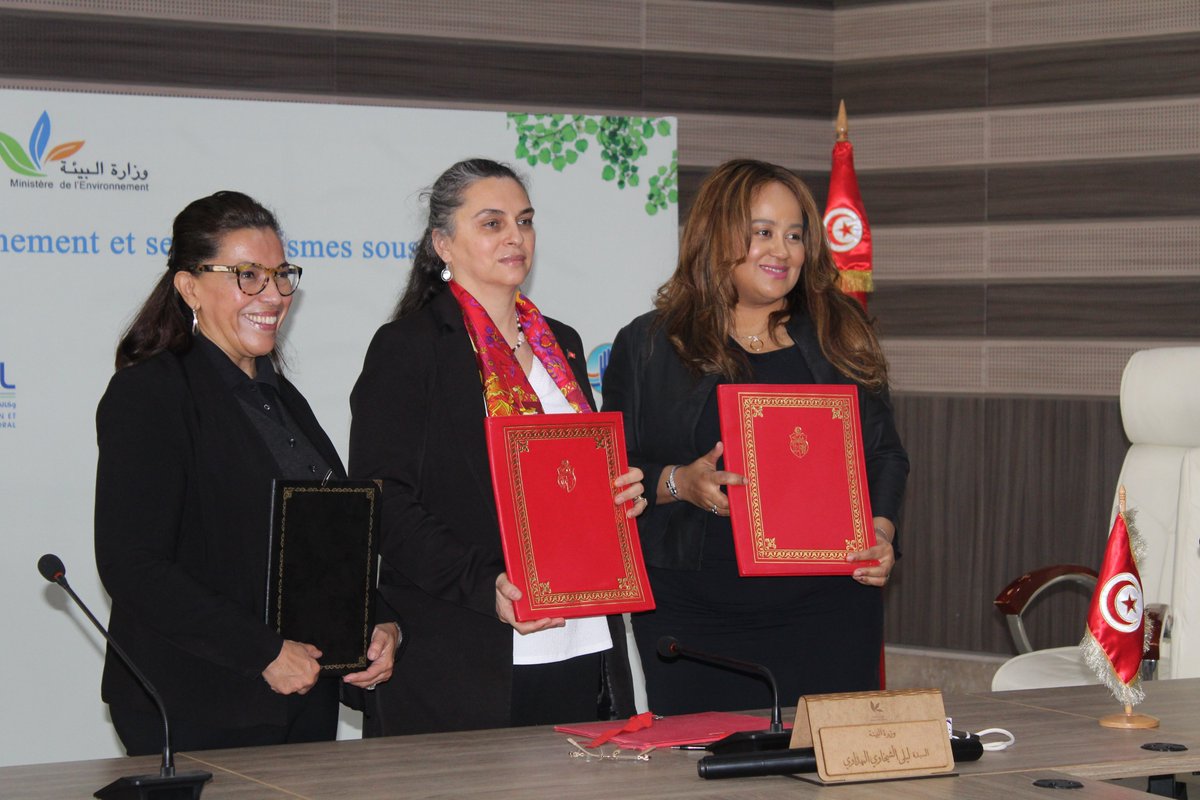 <a href="/UNHABITAT/">UN-Habitat</a>  🇹🇳 signed an MoU 🤝 w/ Ministry of Environment to promote #sustainable_cities, manage waste ♻️, support projects, establish #green areas/nature reserves, &amp; adapt to climate change with nature-based solutions.
#ClimateAction #GreenInitiatives