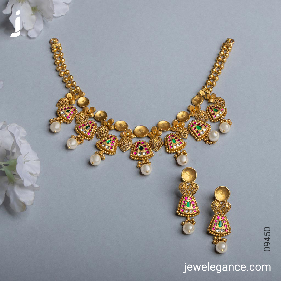 Classic craftsmanship of jadtar jewellery...
.
Shop on  ow.ly/9ANy50R6iGa
.
#myjewelegance  #jewelegance 
#jnecklaceset  #goldnecklace jewellerydesign