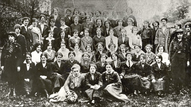 #OTD 100 years ago, Cumann na mBan was founded. Its stated aims were: to advance the cause of liberty, organise Irishwomen, assist in arming and equipping Irishmen & to form 'the Defence of Ireland Fund.' dib.ie/biography/ofar… #DIBLives