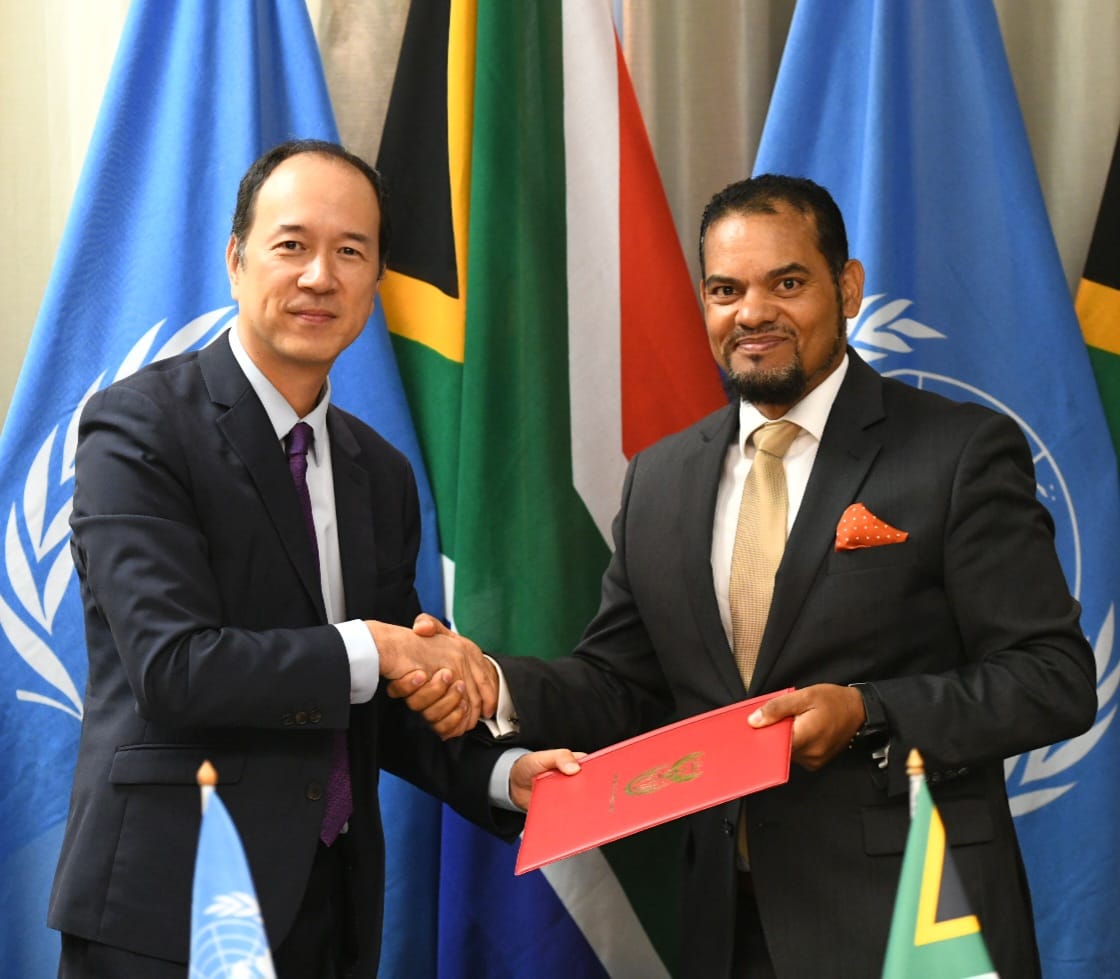 DIRCO_ZA's tweet photo. #credentialsceremony | Deputy Minister @alvinbotes received Letter of Credentials from the new Representative of the #UNFPA South Africa office and Country Director for Botswana and Eswatini, Mr Yu. 

#SAUNFPARelations https://t.co/Gw4bjnZRXH