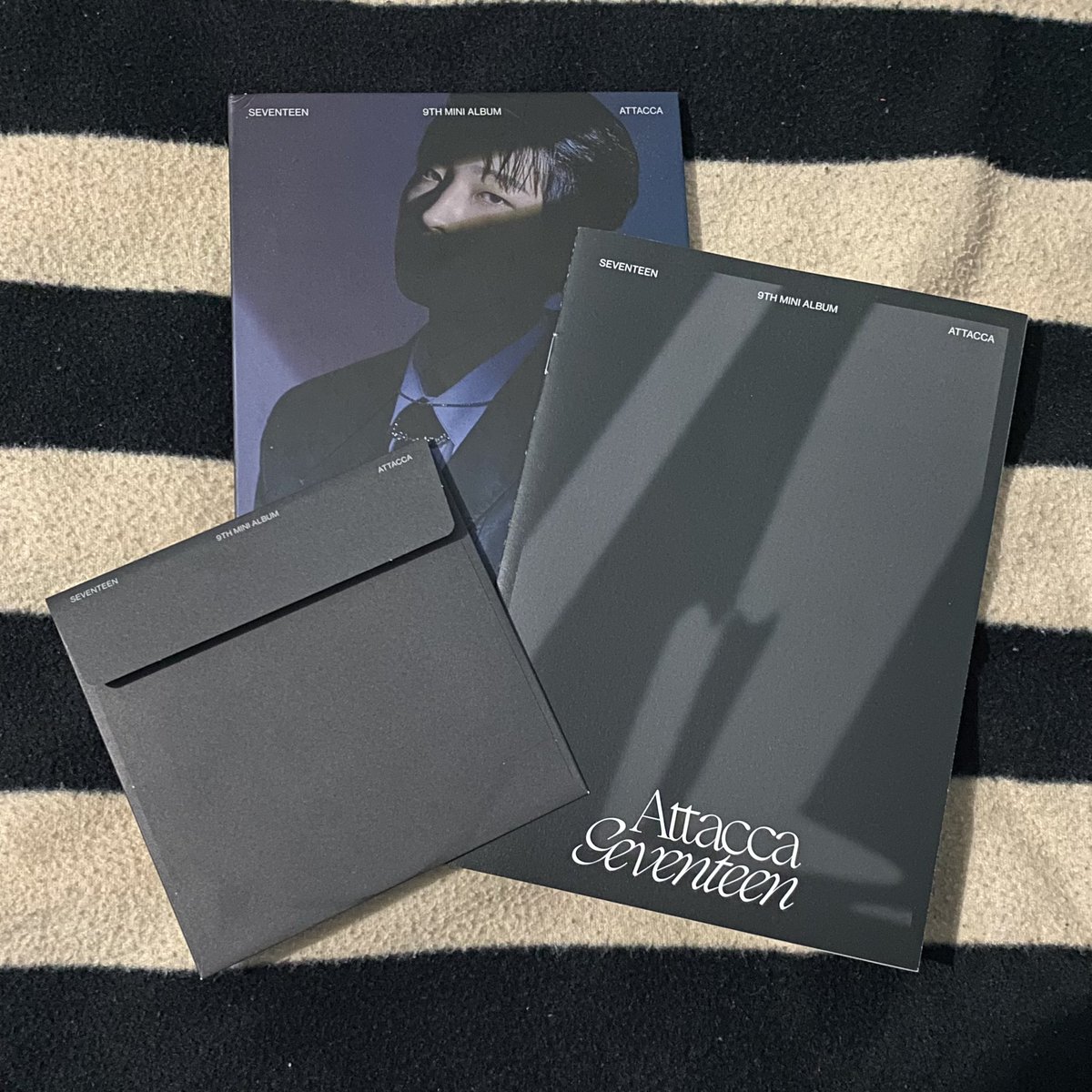 W96CARTS's tweet photo. WTS LFB SVT SEVENTEEN ALBUM

🏹 wonwoo attaca carver  —  180 if payo 150
 [ binder, lyric book &amp; cd only ]
☁️ issues 
— may dent yung binder 🥲
— may white something sa lyric book 
( check pictures below ) 

loc: cavite
mop: gcash
mod: ggx or lalamove https://t.co/KXbJnFcHBT