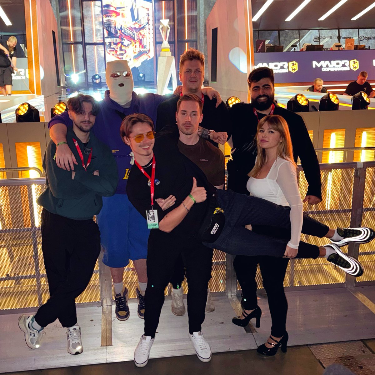 Besides all the content on camera there has been a lot going on “offline” aswell in the last weeks. I’ve been managing a huge project alongside @ultiagency to get this 5 creators to the major. It’s been a long road to make everything work but the result was unforgettable..