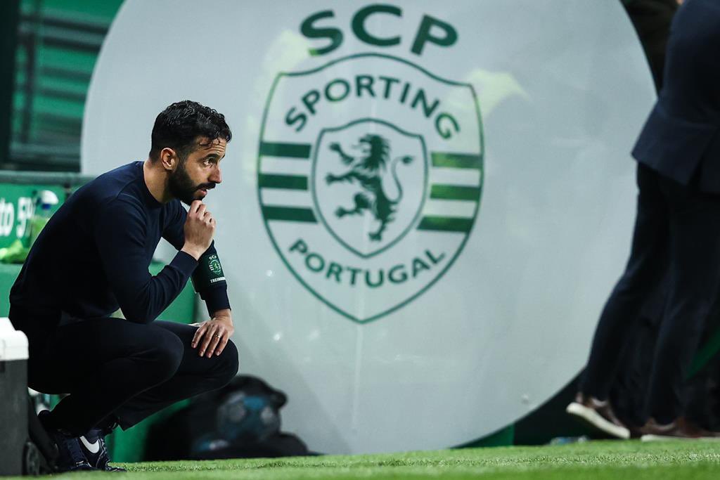 Chelsea are monitoring Ruben Amorim, should things not progress further with Pochettino in summer. His release clause is said to be €10m in summer. (via @Plettigoal / @SkySportDE)