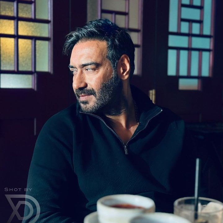 Saathiya  Saathiya

Pagle se dil ne yeh kya kiya

Chun liya Chun liya

Tujhko devane ne chun liya

#HappyBirthdayAjayDevgn