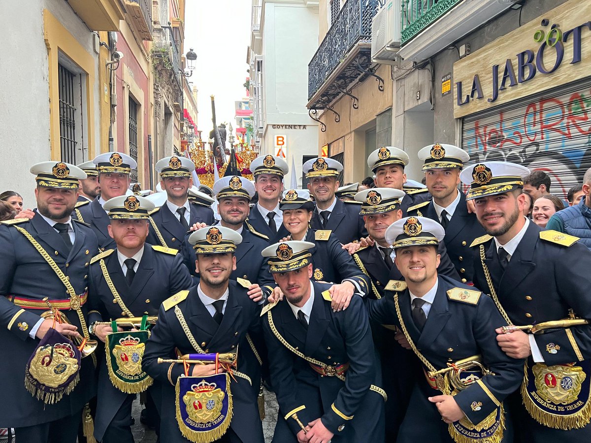 Cada uno tan diferente pero a la vez tan iguales . Se puede reír con ellos, también llorar, pero sobre todo, tocar !!
Orgulloso de todos y cada uno .
LOS MIOS .