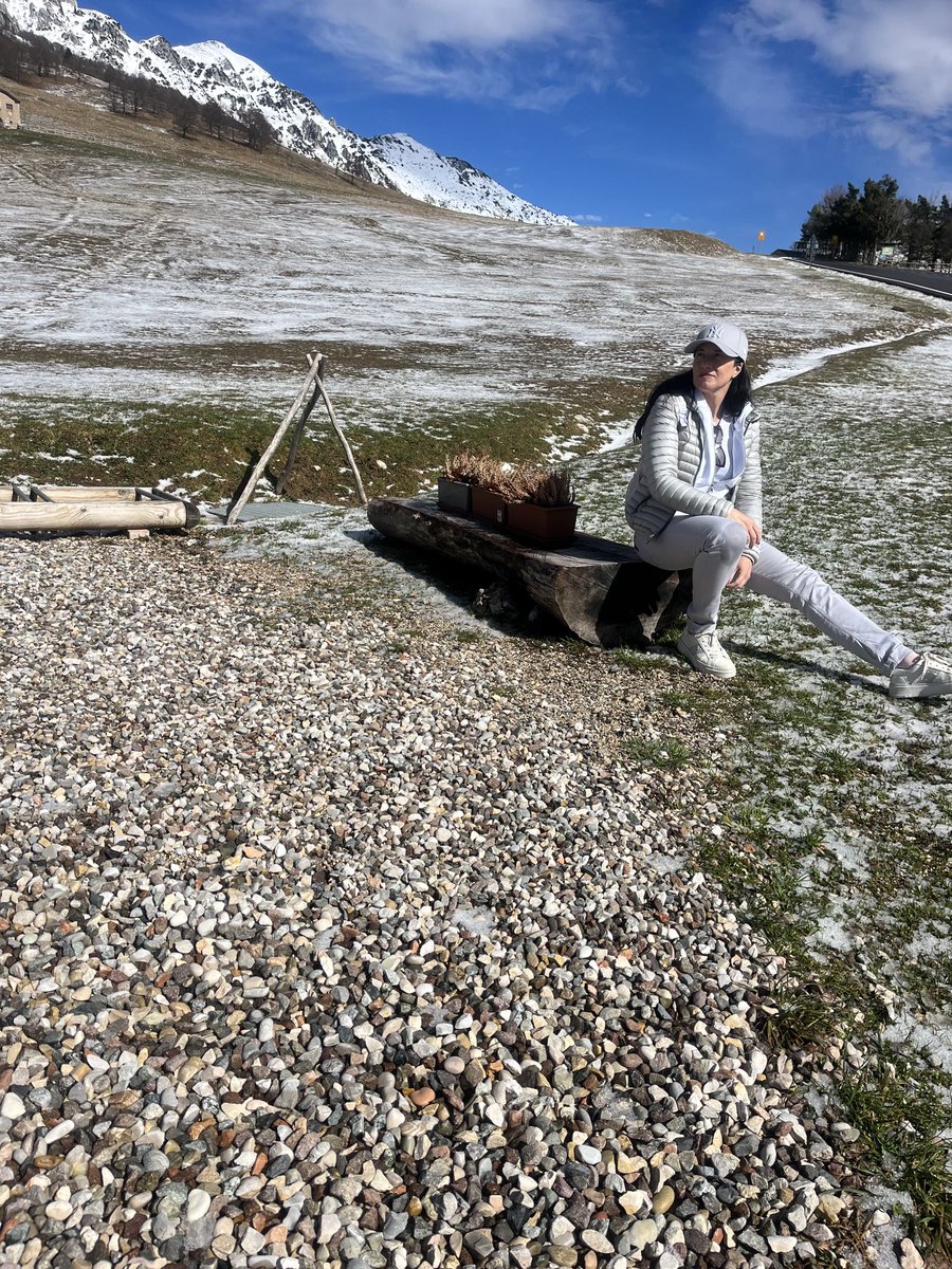 Sararunning's tweet photo. Sole, cuore e le mie montagne☀️💙💚 #montebaldo #heartplace #goodvibes https://t.co/fGmyiKoi14