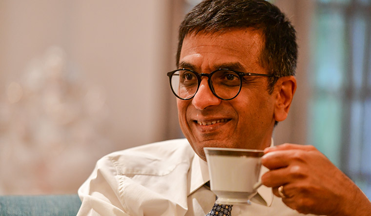 MrDemocratic_'s tweet image. A lamp is spreading light.

From the rigging of Chandigarh Mayor Election to Electoral bond scam, in this country it&apos;s CJI Chandrachud who is standing like a rock in front of the unconstitutional decisions of BJP.

The history of this country will remember #CJIDYChandrachud