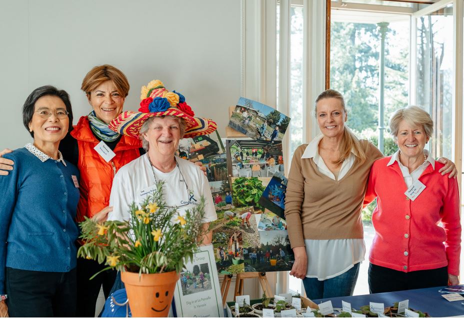 💌Facing cancer is a daunting journey- especially for those far from home. Cancer Support Switzerland provides a welcoming community and lifeline of support for patients across the country. Read about the organisation in our latest story, below. oakfnd.org/facing-cancer-…