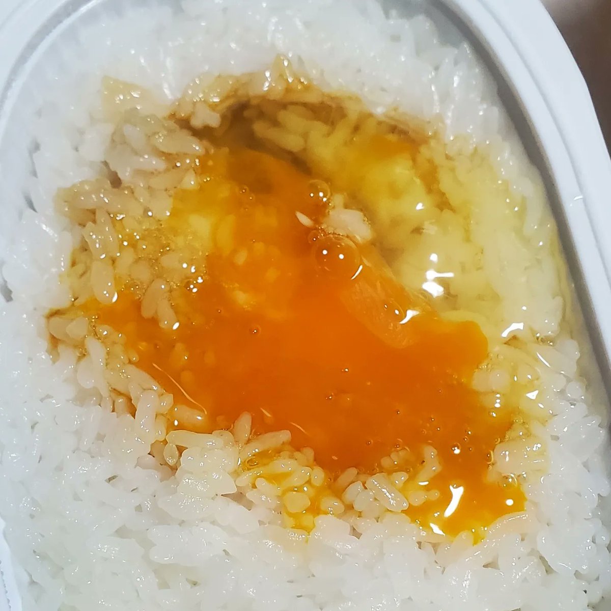 origoro's tweet photo. キムチの汁にたまごかけご飯。

なんとなく悲しくなるけど幸せな夕餉。 https://t.co/njD2YXkpG1