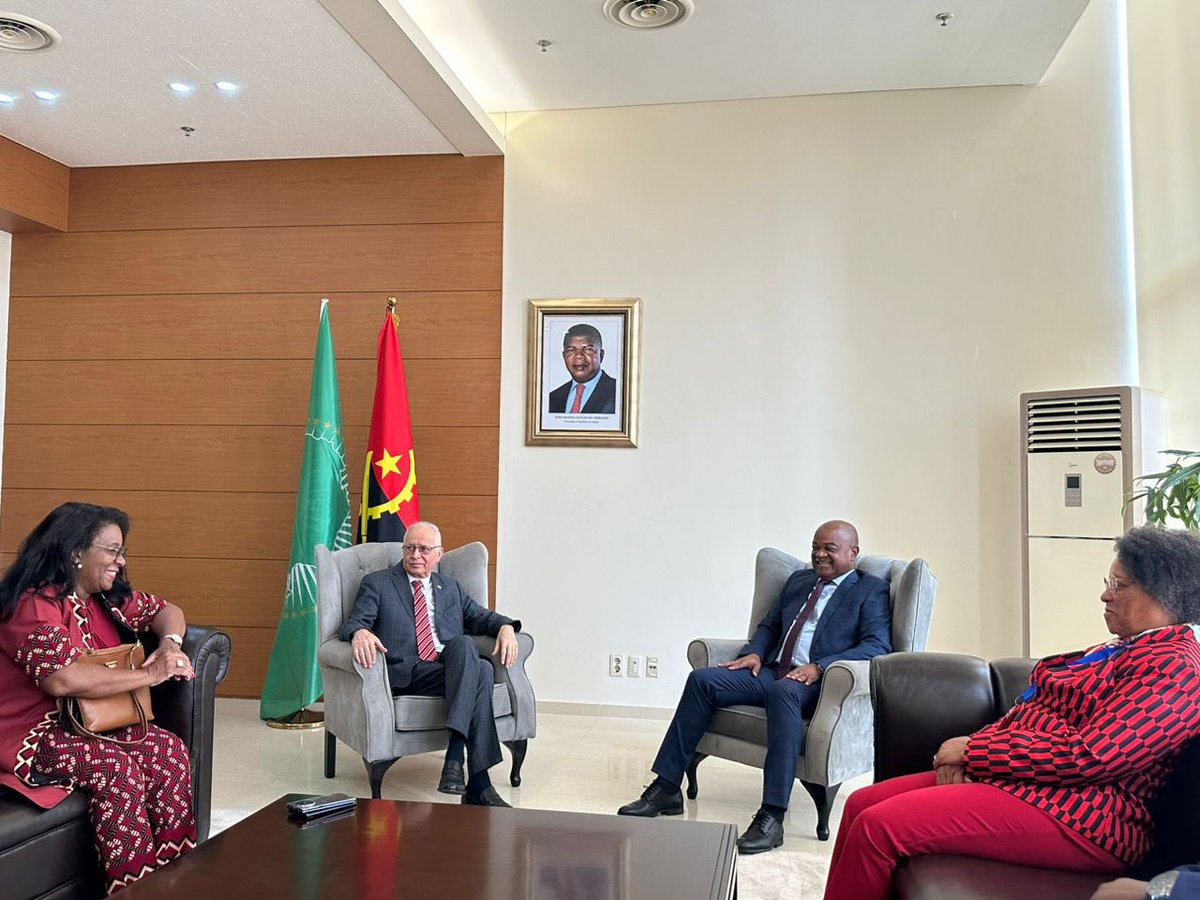 Before opening of #NewSpaceAfricaConference hosted in Luanda, 🇦🇴I was received by Hon. Mário Augusto da Silva, Min. of Telecommunications, Information Technologies &Social Communication. We exchanged Space cooperation between AU MS’s & operationalization of African Space Agency