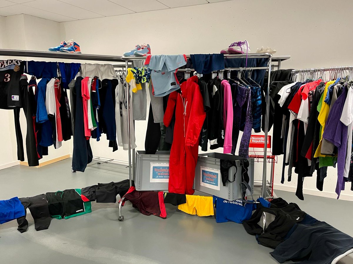 ADABloisBasket's tweet photo. 𝗥𝗲𝘁𝗼𝘂𝗿 𝘀𝘂𝗿 𝗻𝗼𝘁𝗿𝗲 𝗴𝗿𝗮𝗻𝗱𝗲 𝗰𝗼𝗹𝗹𝗲𝗰𝘁𝗲 👕

Plus de 22 kilos de vêtements ont été collectés samedi à l'occasion de notre grand collecte organisée au Jeu de Paume en partenariat avec la Ressourcerie Les Bonnes Manières. 

💚 Merci 💚 

#ADAsEngage #MatchVert https://t.co/naJwCPDrFJ