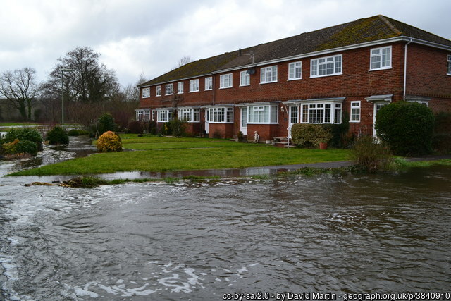 There is never a better time to create a home flood plan! 💧 If you're at risk of #flooding, use this #flood planning guide by @TheFloodHub to help you become prepared for a #flooding event. Download it here👉thefloodhub.co.uk/wp-content/upl…