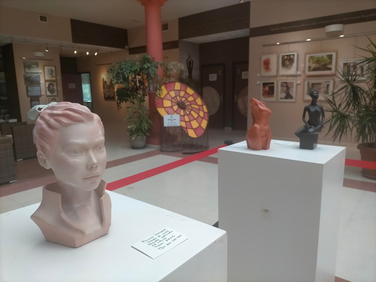 Moralzarzal's tweet photo. El Colectivo «Entaban, Caminando Juntos» ofrece una exposición colectiva de #escultura y #pintura en el Centro Cultural de #Moralzarzal, del 19 de #marzo al 15 de #abril. Entrad libre. https://t.co/anwpNZygqQ https://t.co/wOJpI2uYd7