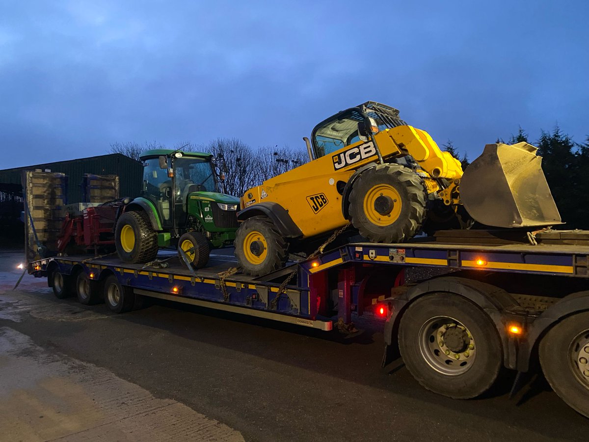 EcosolTurfcare's tweet photo. An early start loading kit for our works this week. Here's hoping the weather plays ball. #johndeere #TallisAmosKemble @tallisamosgroup #sandmaster #JCB https://t.co/AGta0IKHkL
