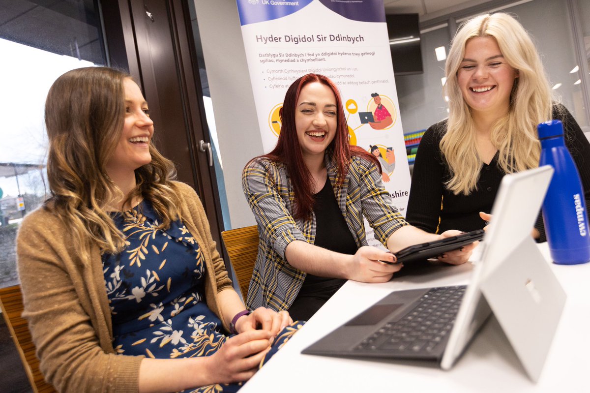 Tomorrow at Hwb Pentredwr come along to a free ‘Having fun Online’ session. The session will run from 10-12 and will cover ways you can explore the digital world! #UKSPF <a href="/DenbighshireCC/">DenbighshireCC</a> #llangollen