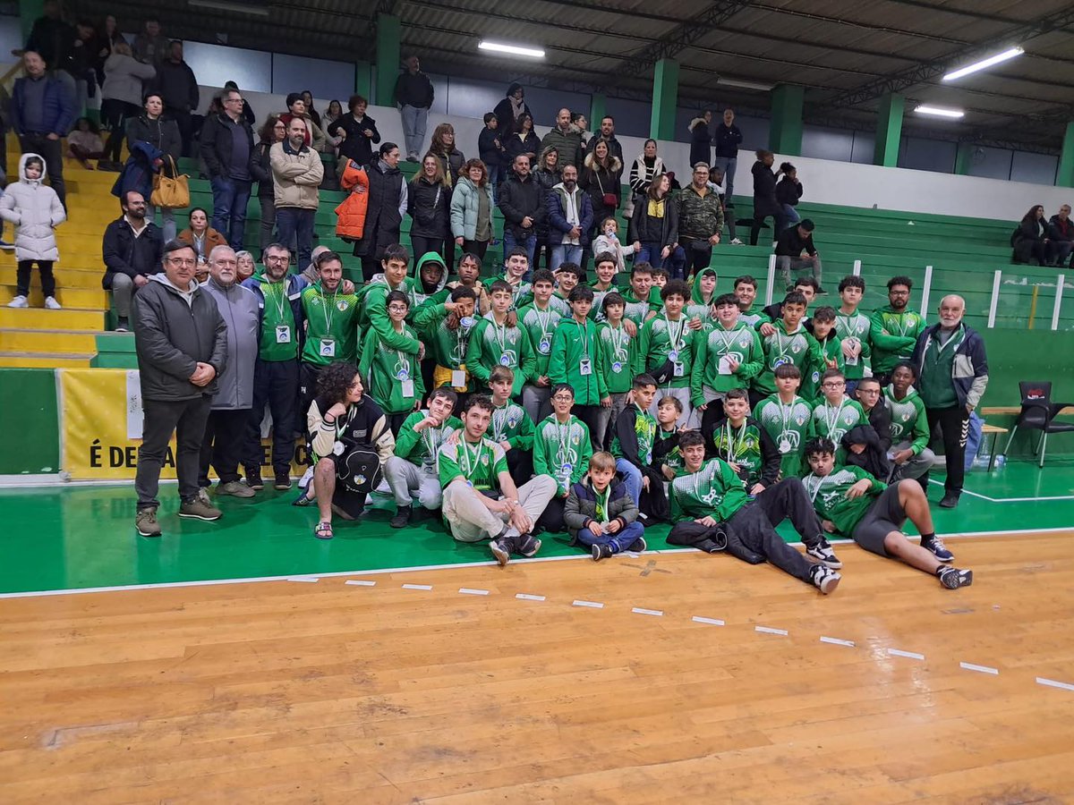 🤾‍♂️De 27 a 30 de Março, os nossos atletas de andebol de sub-14, sub-16 e sub-18, marcaram presença no Setúbal Andebol Cup 2024. 🤾‍♂️
Durante estes dias, os nossos atletas lutaram por obter uma boa classificação, tendo obtido um honroso 4º. lugar! 
Parabéns aos nossos atletas 💪
