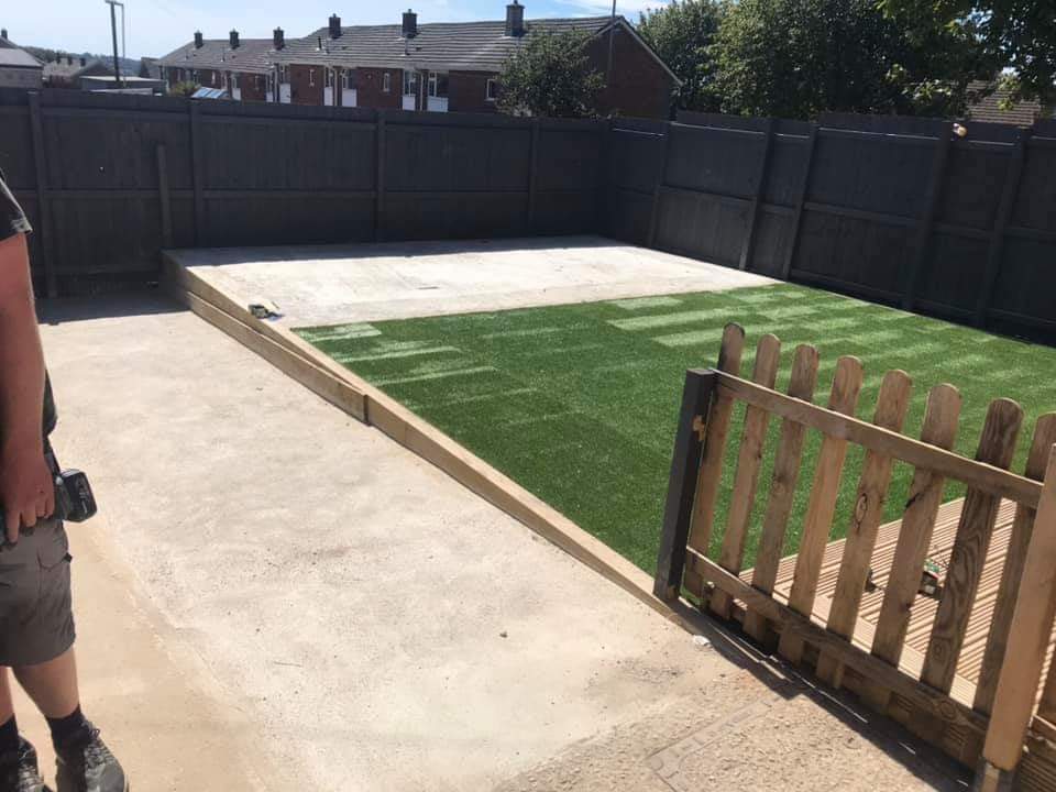 Post in my local community group. Apparently, the company called Aspirations Group, are proud of the transformation to an even more desolate garden with added plastic grass 🤔 👌@Shitlawns facebook.com/share/p/QToYZ1…